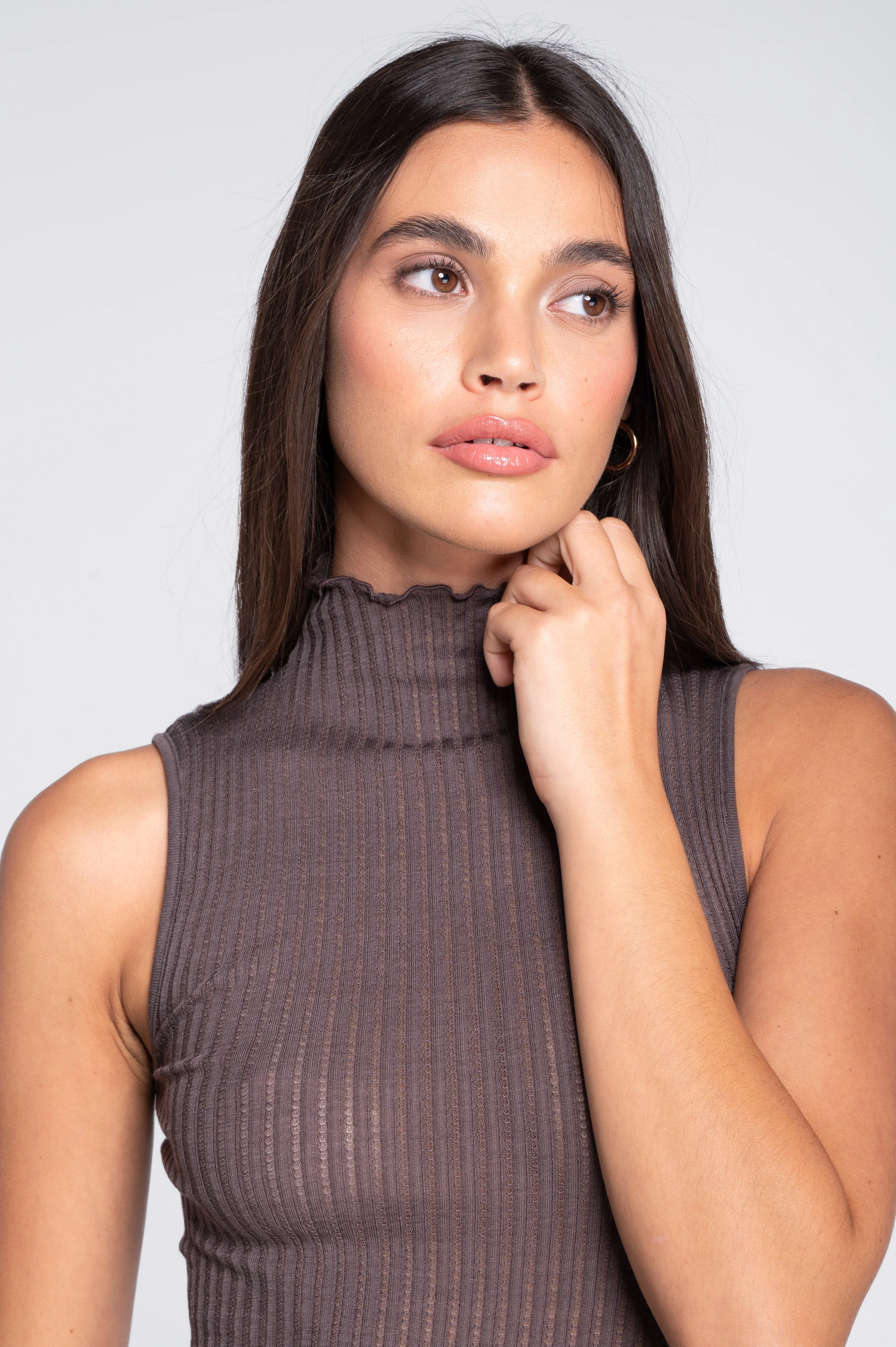 Sleeveless mock neck top in ajouré wool and silk 7492 - Image 10