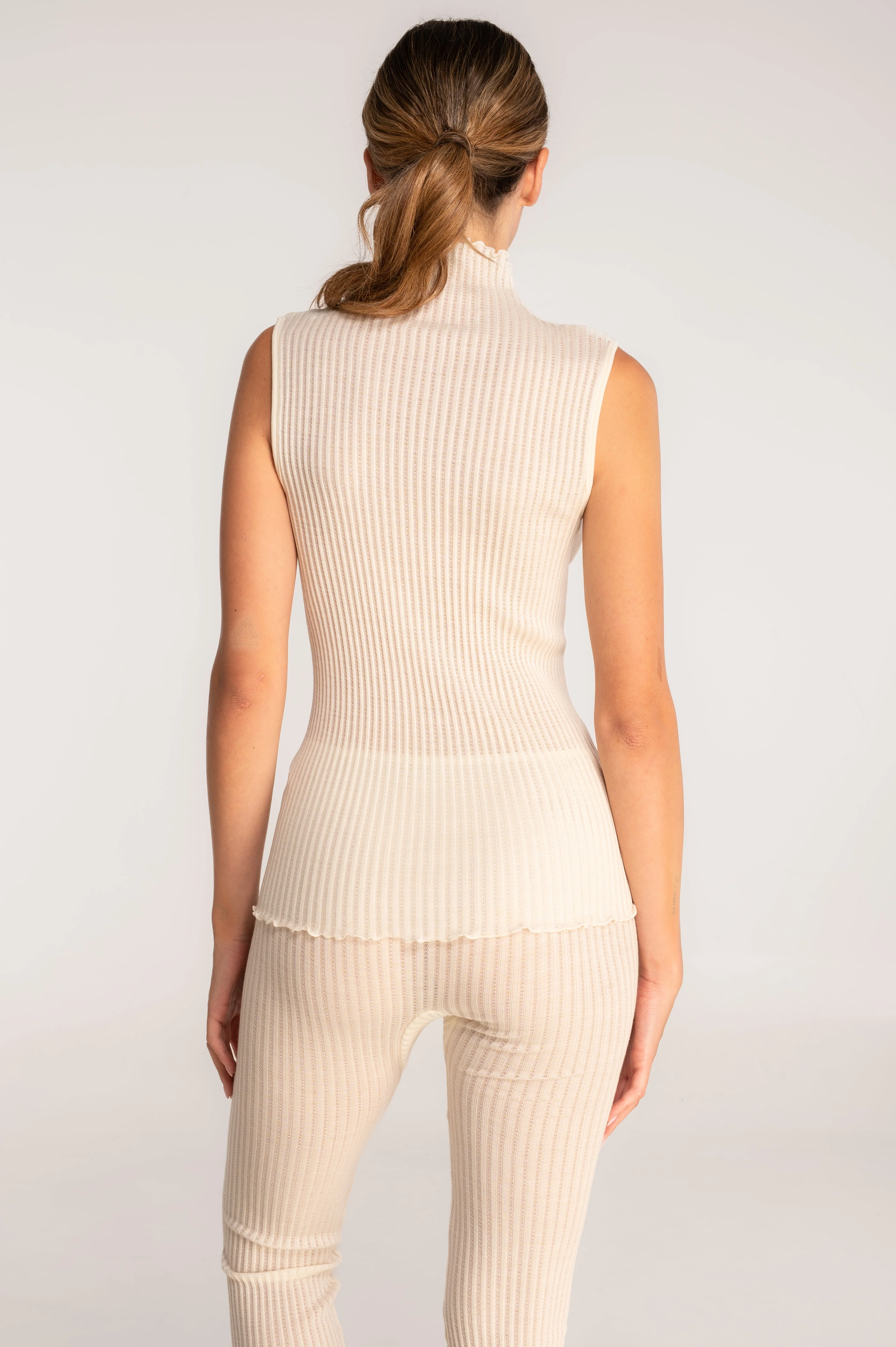 Sleeveless mock neck top in ajouré wool and silk 7492 - Image 15