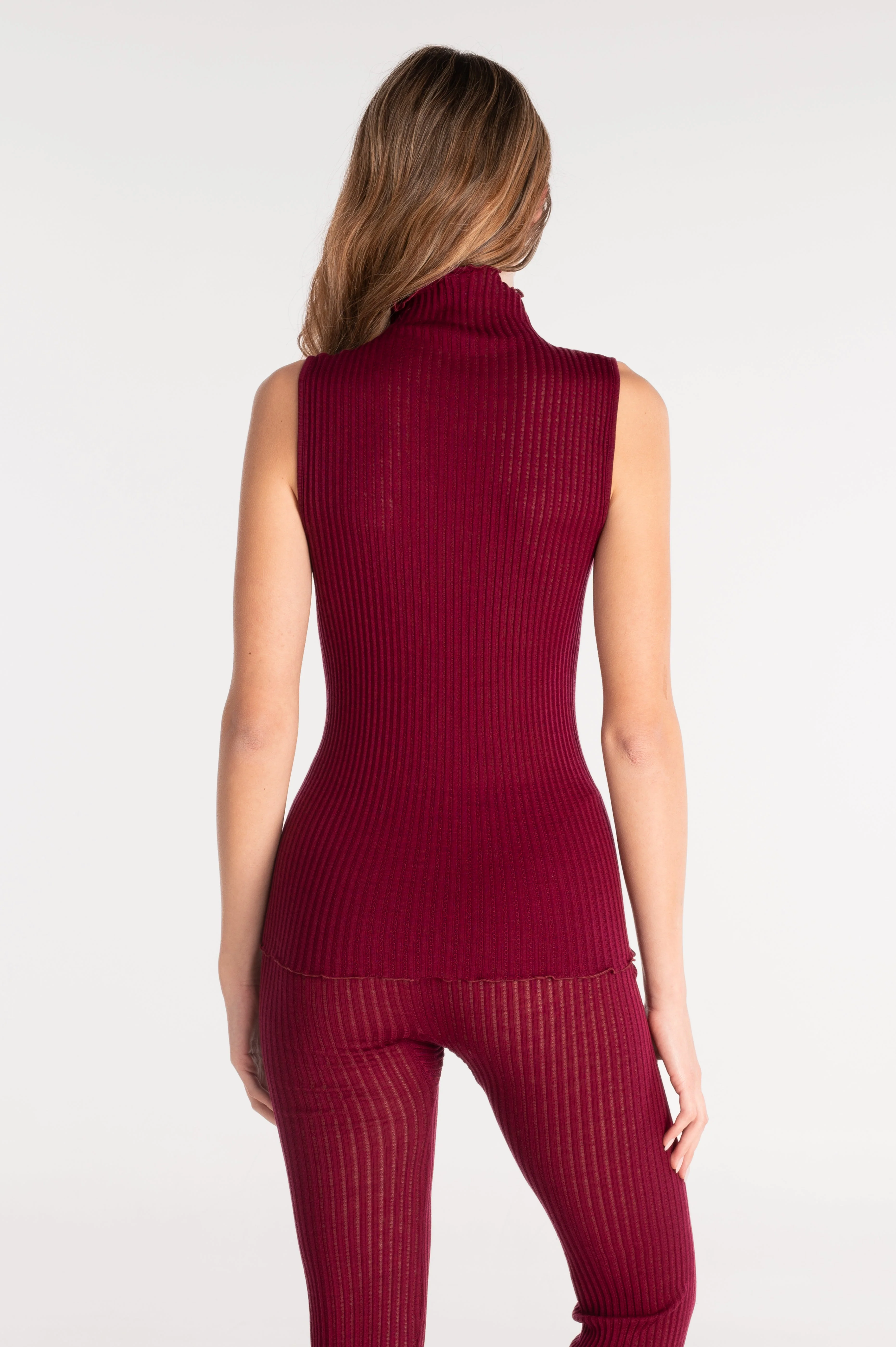 Sleeveless mock neck top in ajouré wool and silk 7492 - Image 24
