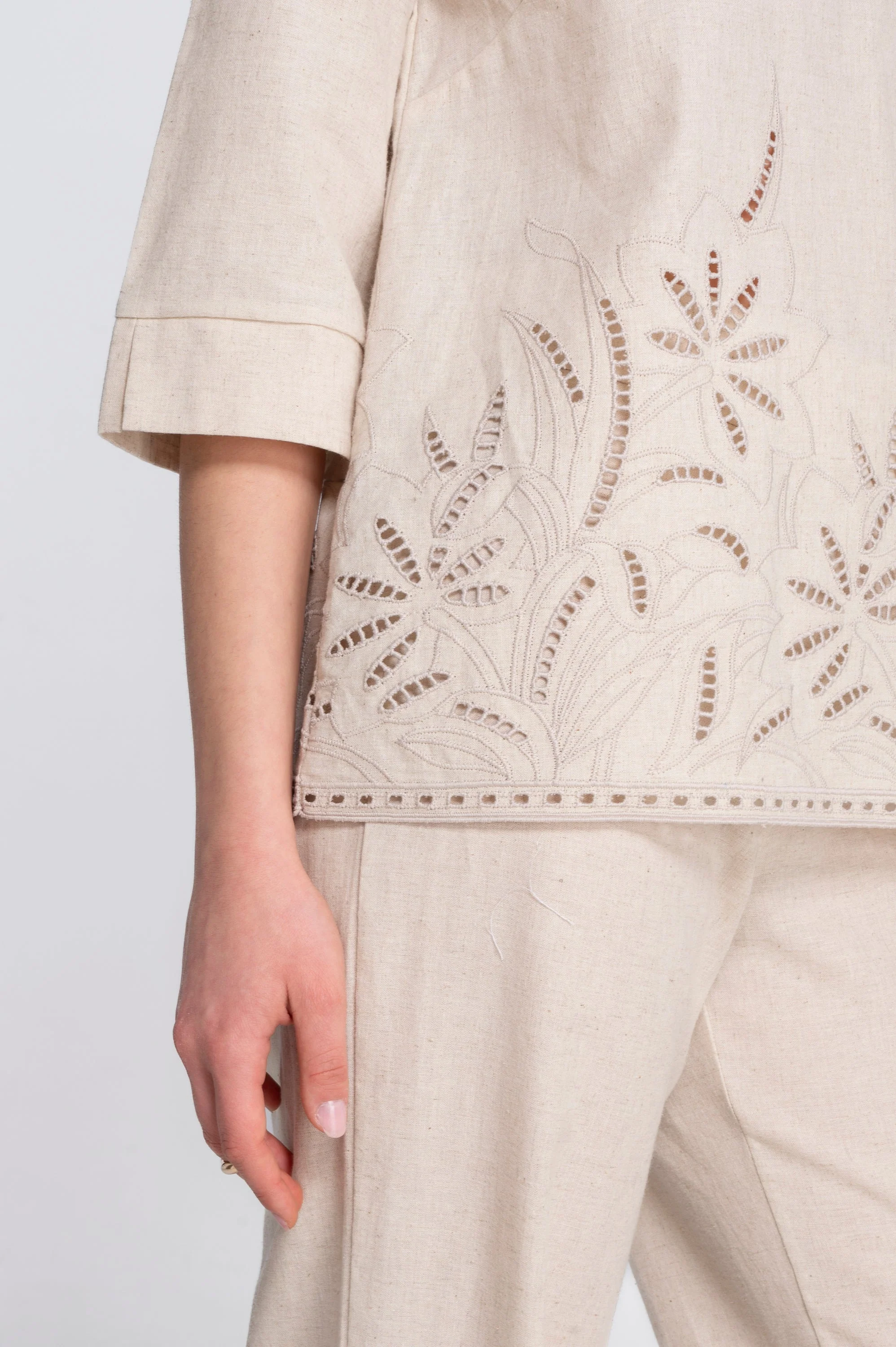 Cotton-linen blouse with foliage embroidery 7534 - Image 4