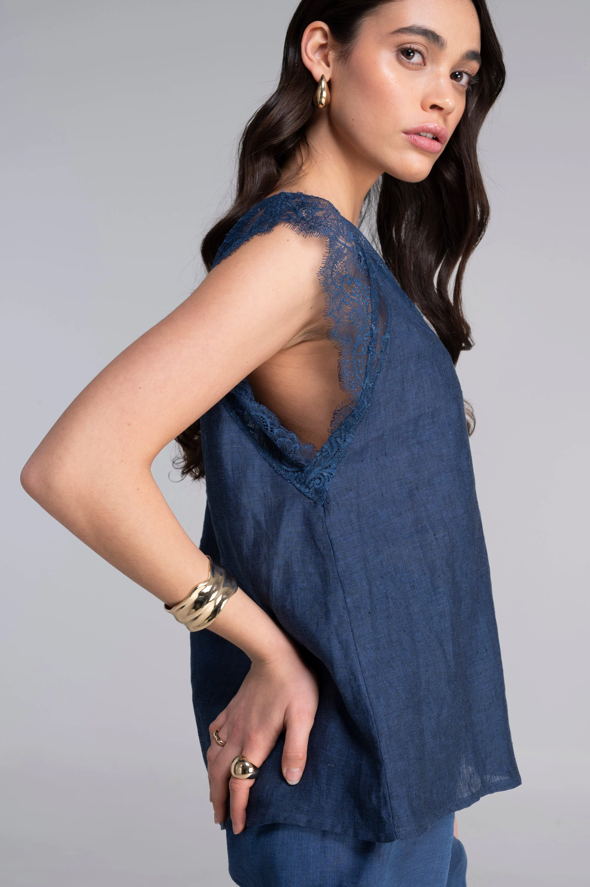 Linen short sleeves shirt with chantilly lace 7521 - Image 3