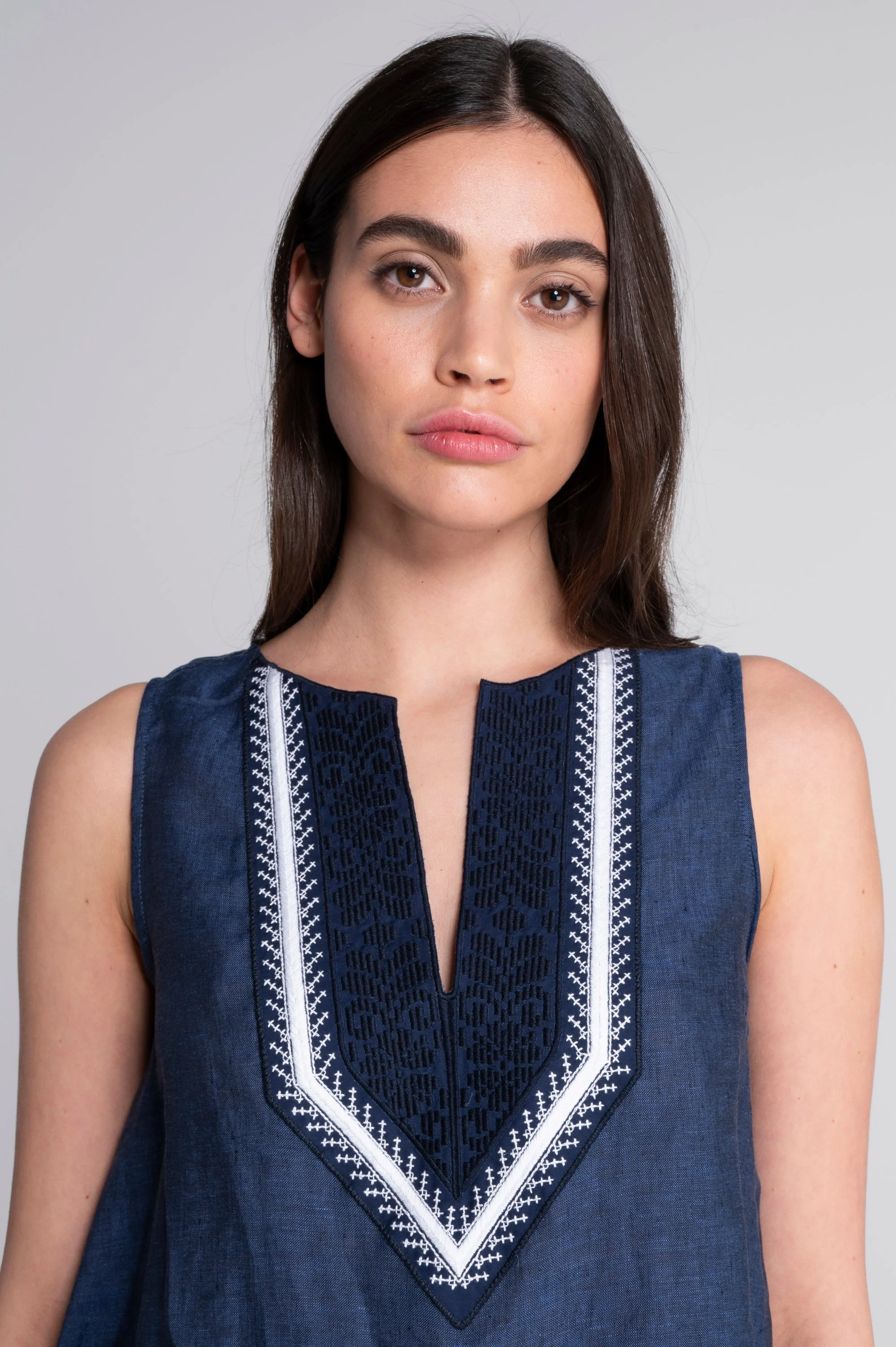 Sleeveless linen blouse with ethnic embroidery 7530 - Image 3